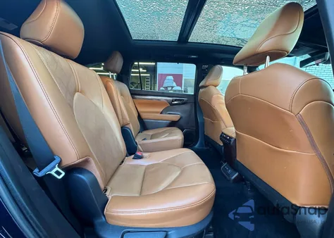 2021 Toyota Highlander Platinum z USA, uszkodzony, nr VIN 5TDFZRBH6MS144260